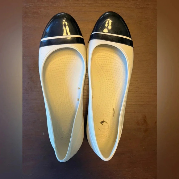 CROCS Shoes - Crocs women’s beige and black ballet flats. Size 8.